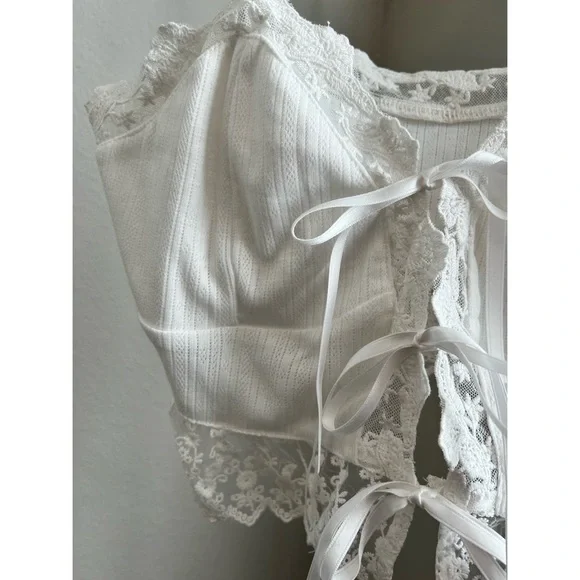 Cider Tie Front Lace Crop Top - Picture 3 of 6